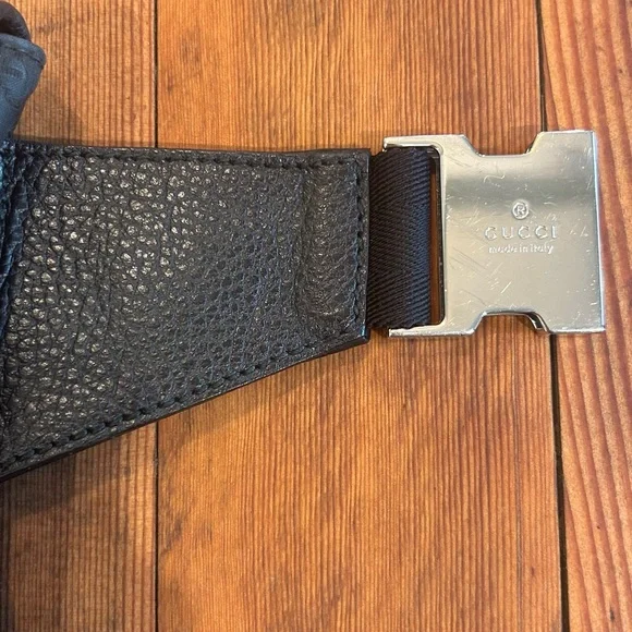 Gucci crossbody or bumbag - Picture 4 of 8